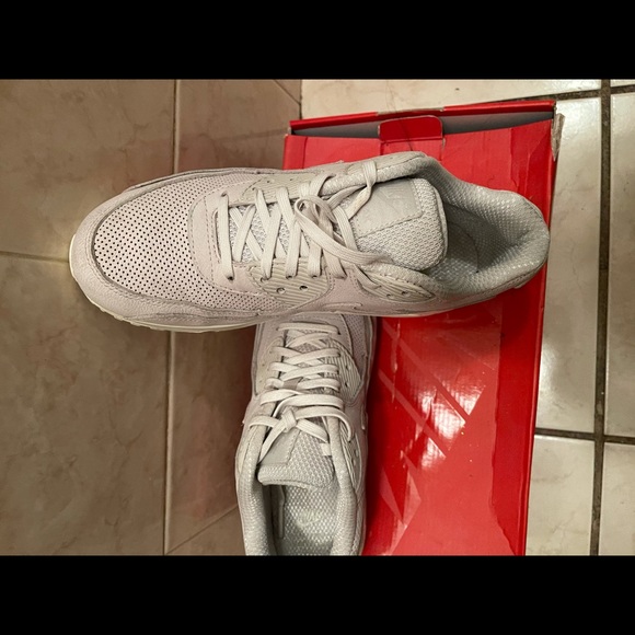 AirMax 90 - Picture 2 of 5